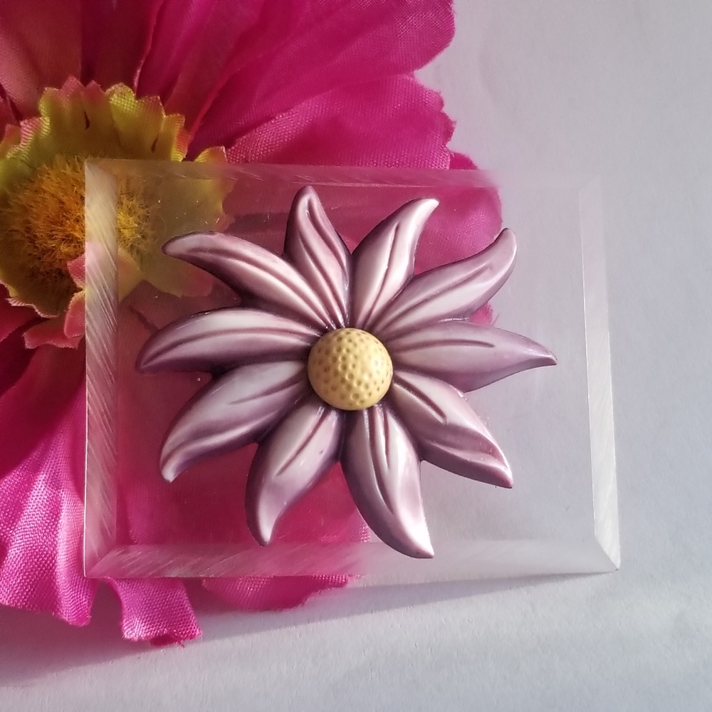 Vintage Lucite daisy brooch pin lavender flower yellow floral